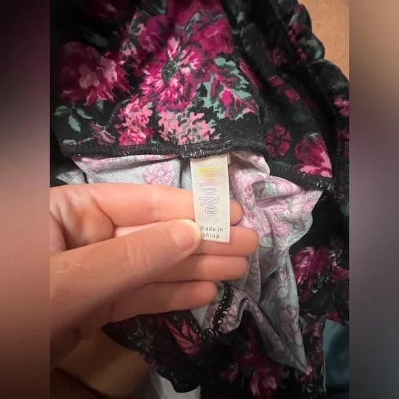 Women's Lularoe Tall and Curvy Long Pull On Stretchy Pants - Picture 4 of 5